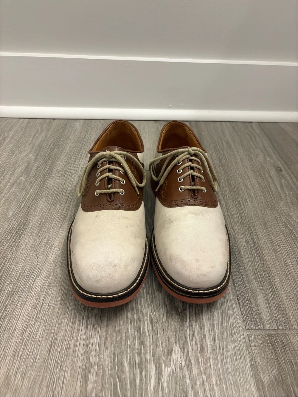 Johnston and Murphy Men’s Two-Tone Saddle Oxford Shoes in White and Brown